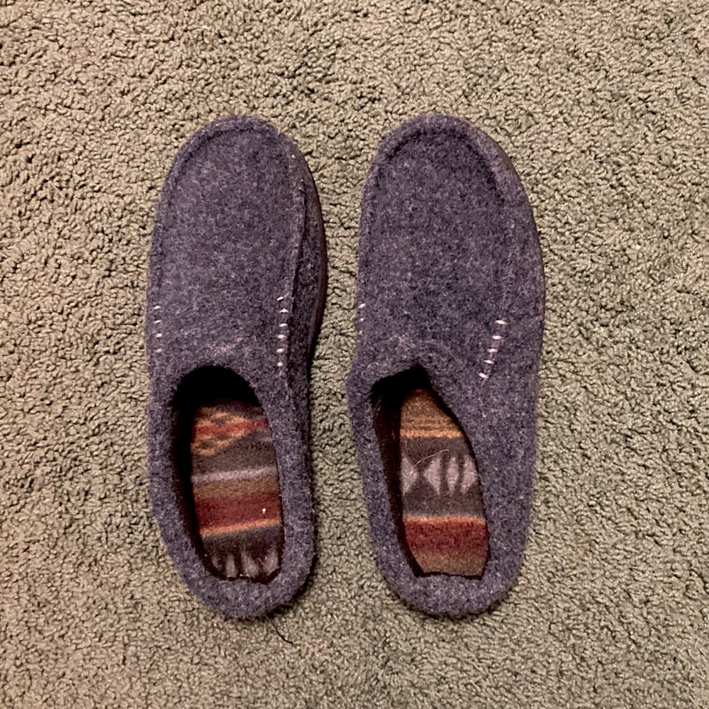 Size 8-9 Fuzzy Slate Blue Slippers Backless